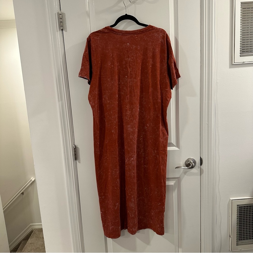 Time & Tru Casual Short Sleeve Midi T-Shirt Dress in Acid Wash Deep Orange - Picture 3 of 7